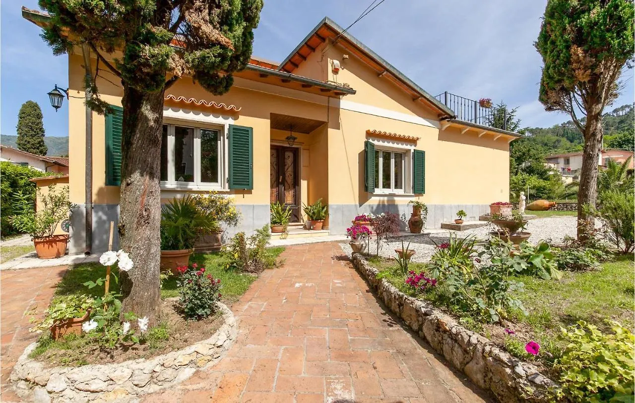 Awesome Home In Camaiore With Kitchen 0*,